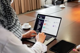 How to Use a Mobile Communication Platform to Increase Efficiency at Your Restaurant