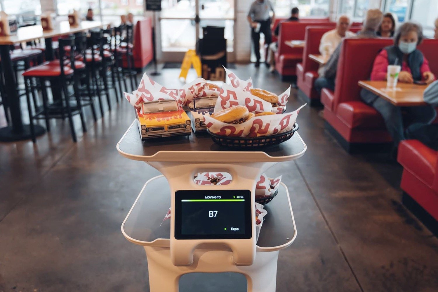How Do Robotic Waiters Work & Are They Right for Your Restaurant?