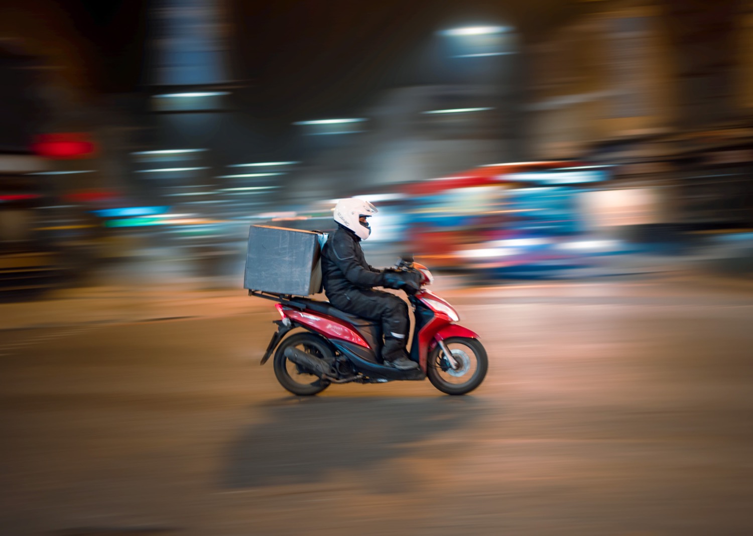 Should You Use Third-Party Restaurant Delivery Services or Start Your Own?